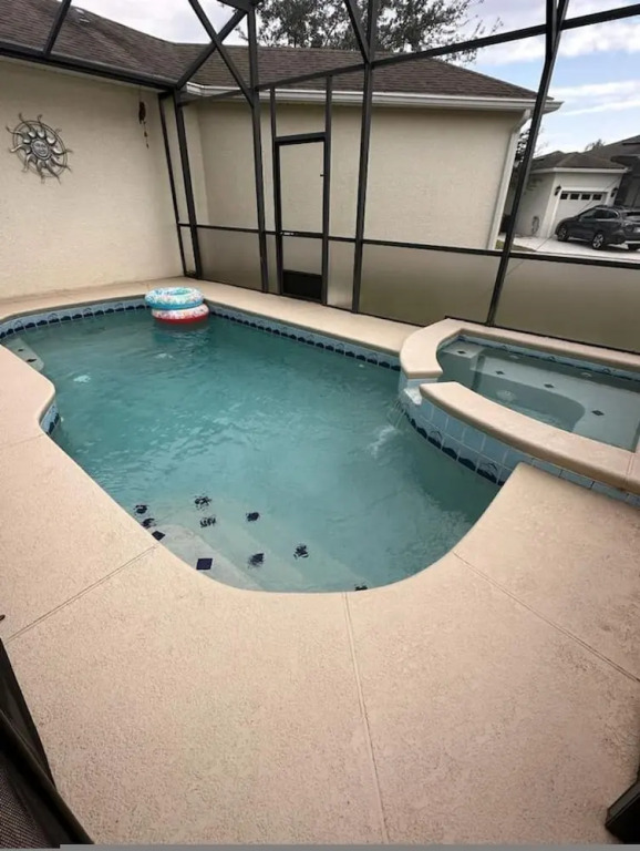 4986 Trafalgar Village 4 bed 3 Bath Pool spa