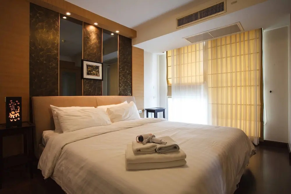 7D - 3 Bedroom Downtown Apartment With Shared Pool