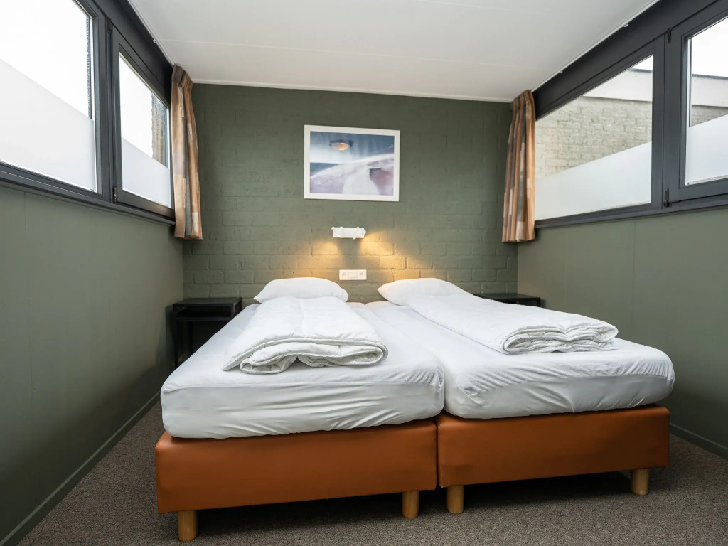 Atmospheric holiday home with WiFi in a holiday park located on Texel