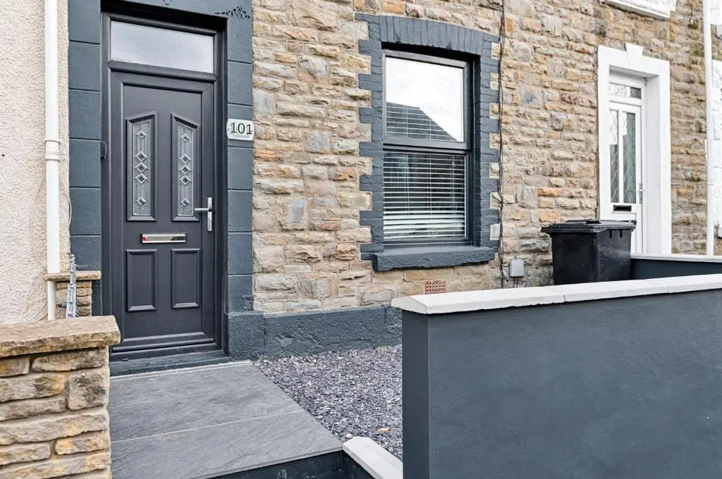 What a Vibe! Stunning 4 bedroom home
