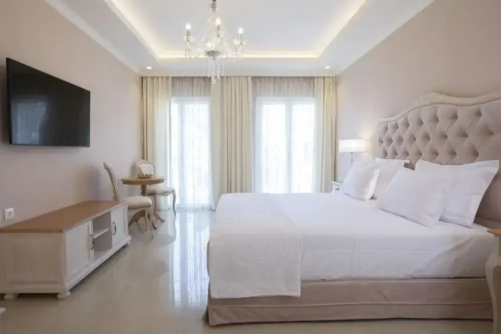 VK Luxury Suites With Private Parking