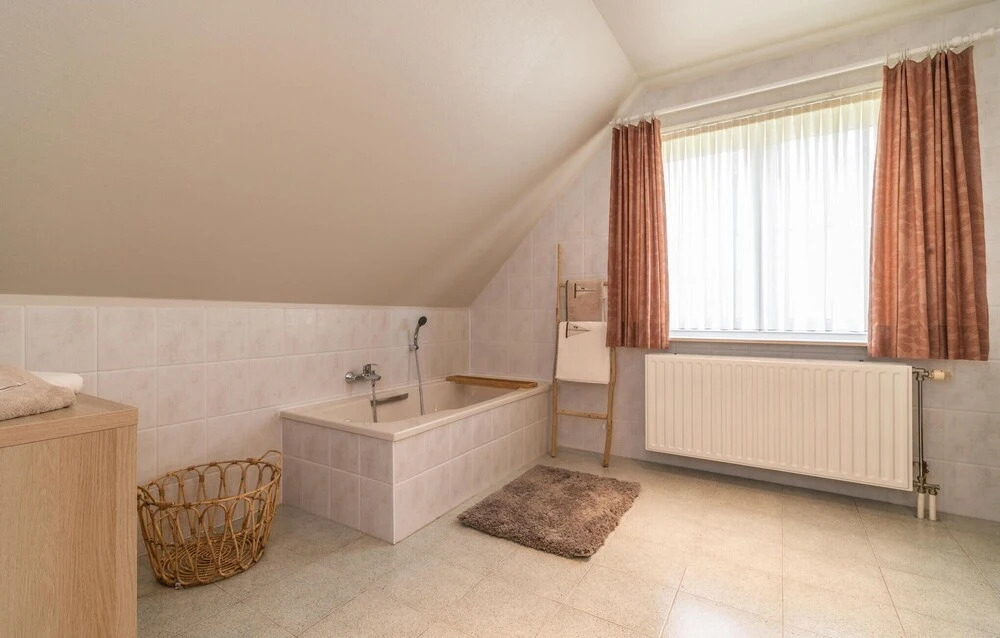 Beautiful Home In Oostduinkerke