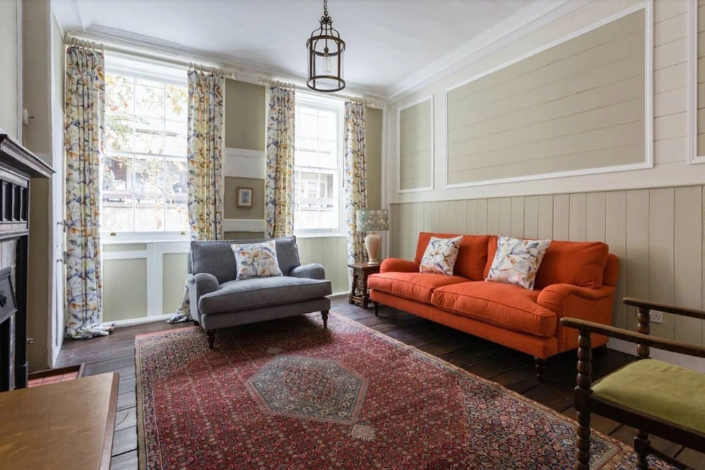 The Hearts Of Old 3 Bedroom in the West End