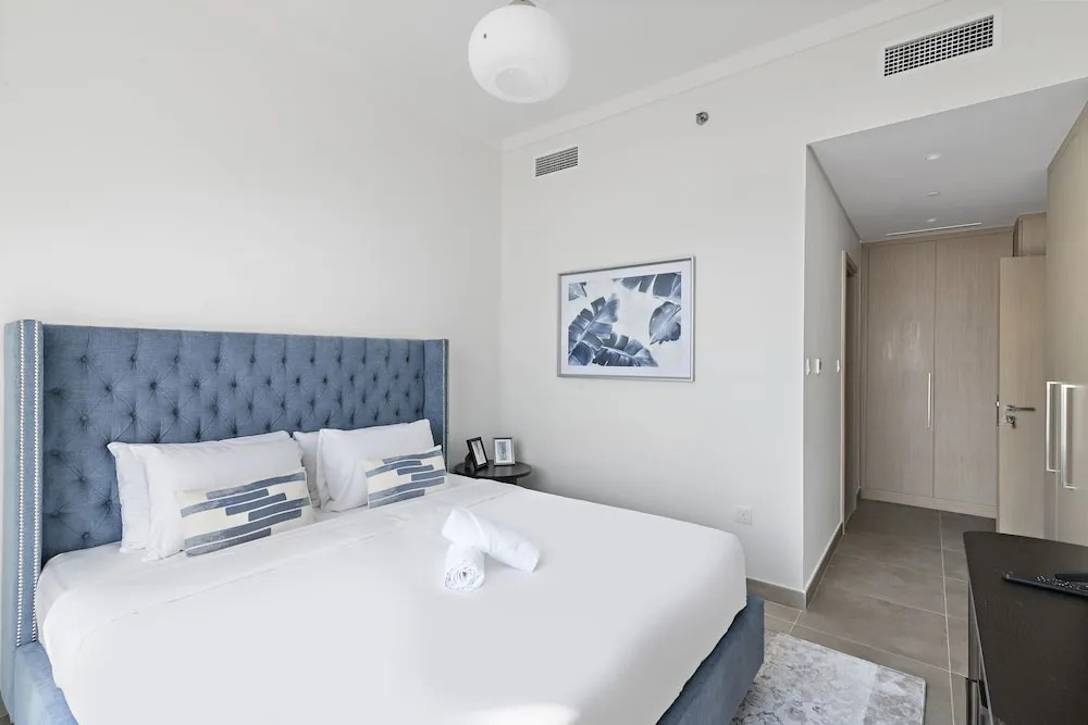 WelHome - Stylish Condo With Cityscape View in Creek Harbour