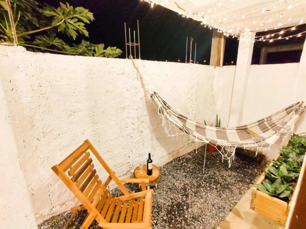Casa de Tijolinho com Netflix e estacionamento