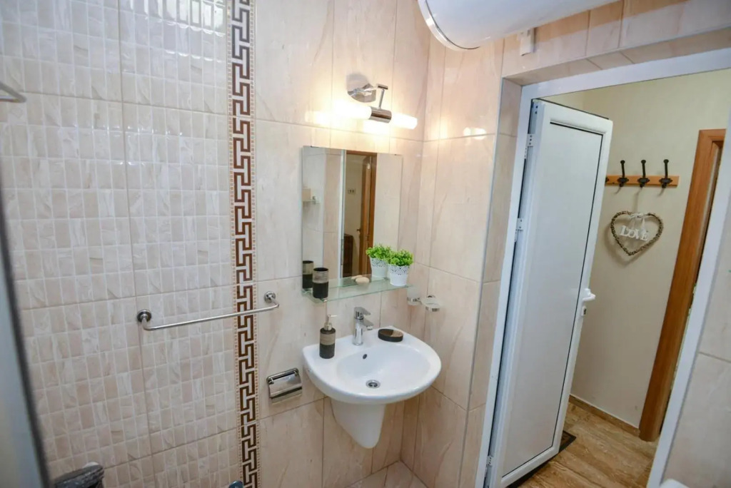 Апартаменти "Лазур" с безплатен паркинг