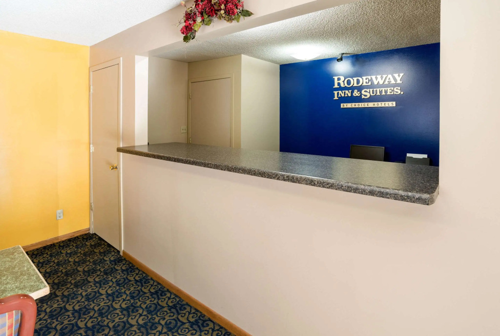 Rodeway Inn & Suites Austin I-90