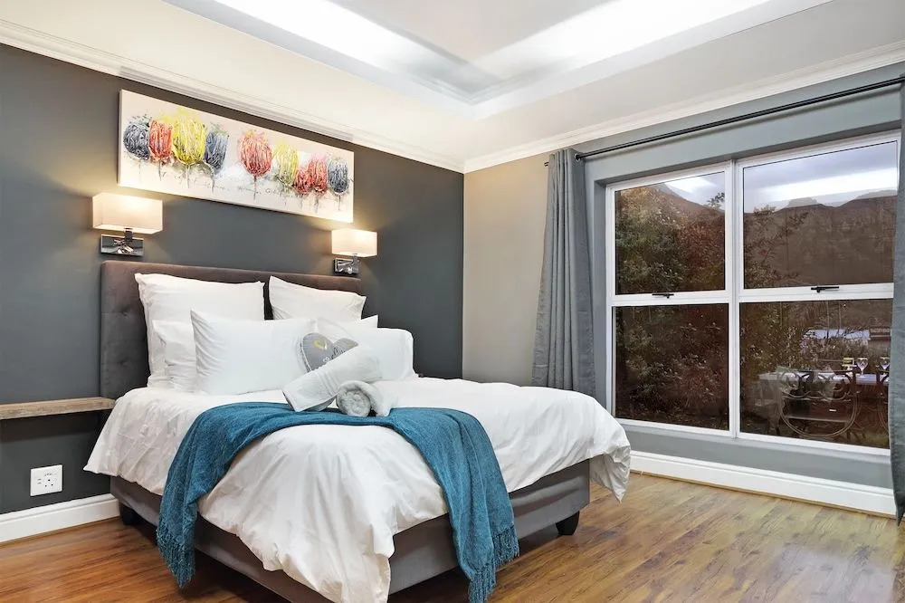 Villa de la Mer Hout Bay Beachfront