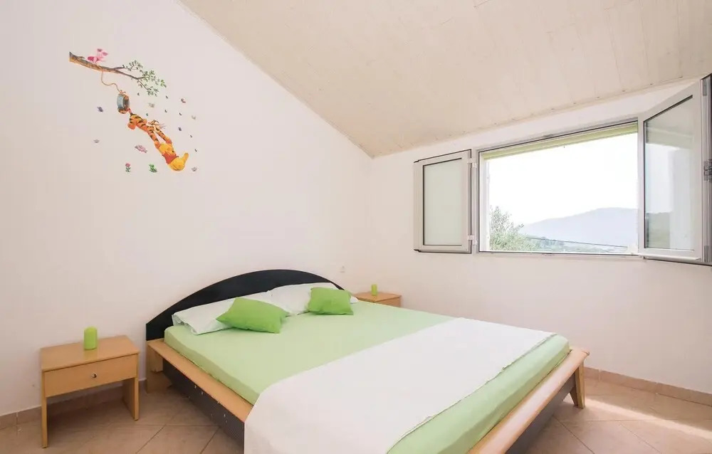 Amazing Home in Stratincica With Wifi and 4 Bedrooms