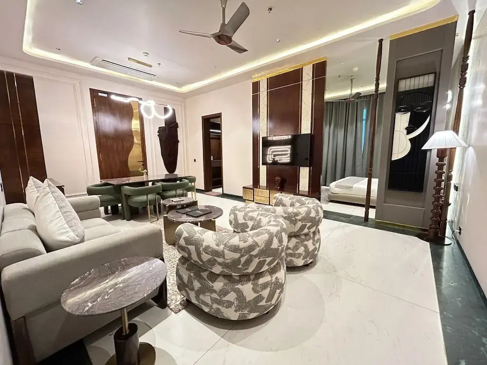 Omaya Suites