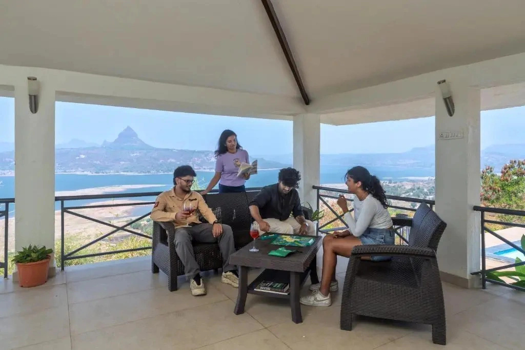 SaffronStays Blue Infinitum Lakeview, Pawna