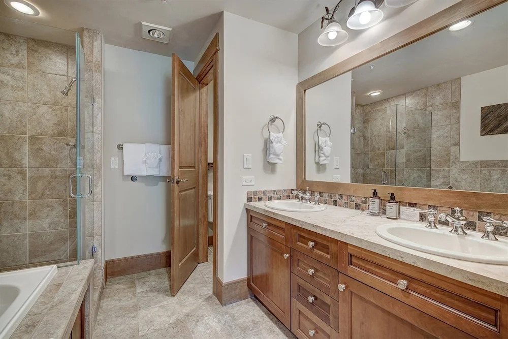 Premier 3 Bedroom Ski in, Ski out Lone Eagle Condo With the Best Access to Skiing in Keystone