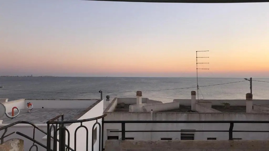 Appartamento rifinito con vista panoramica a 50 mt dal mare
