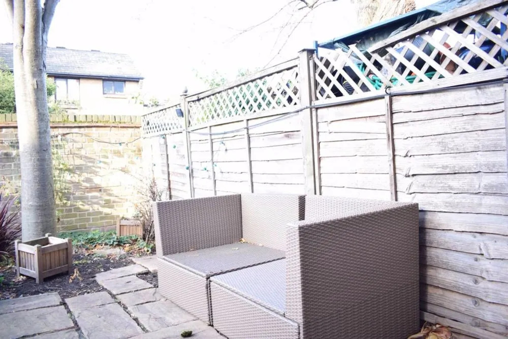 1 Bedroom House Near The City Accommodates 4