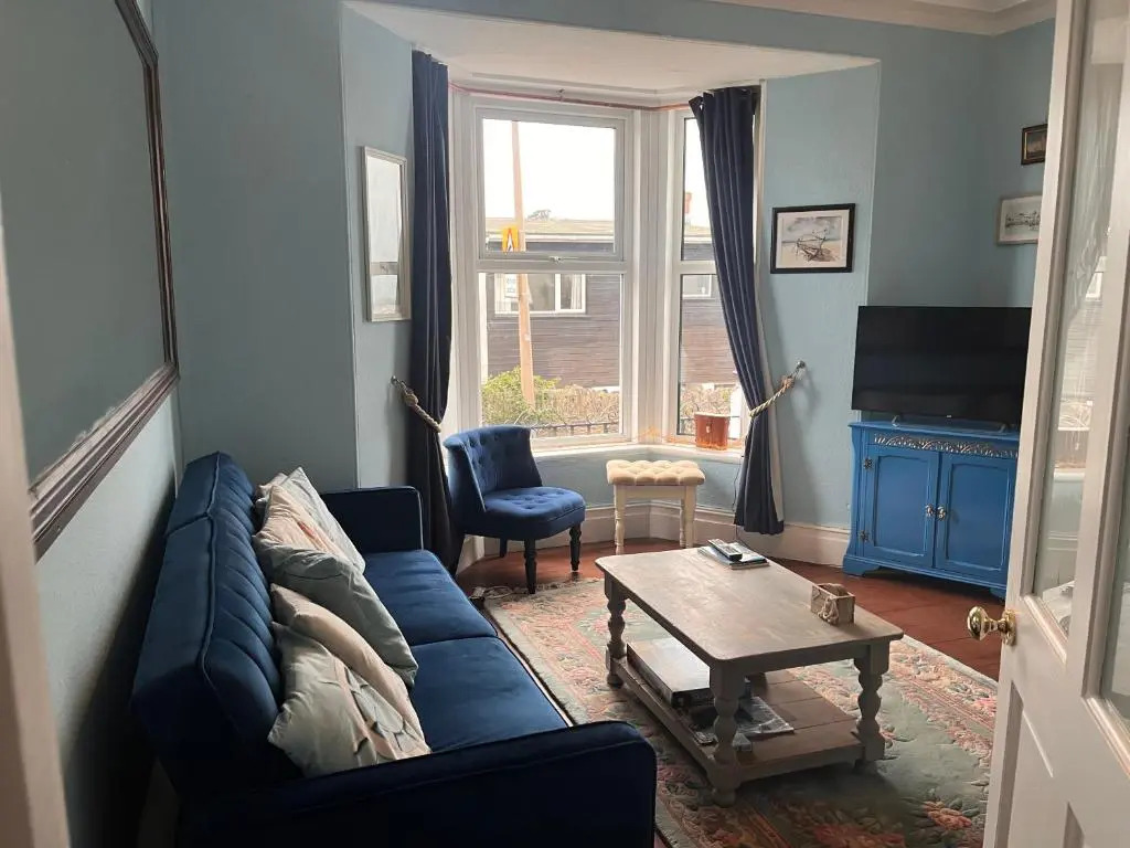 Harbour View Ground Floor Flat with Private Parking, only 5 Mins walk to harbour