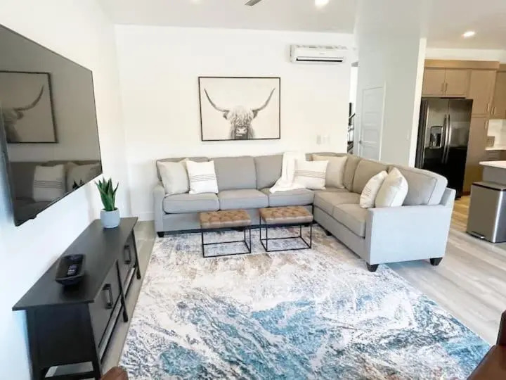 New Family-Friendly Townhome w/ Pool & Hot Tub