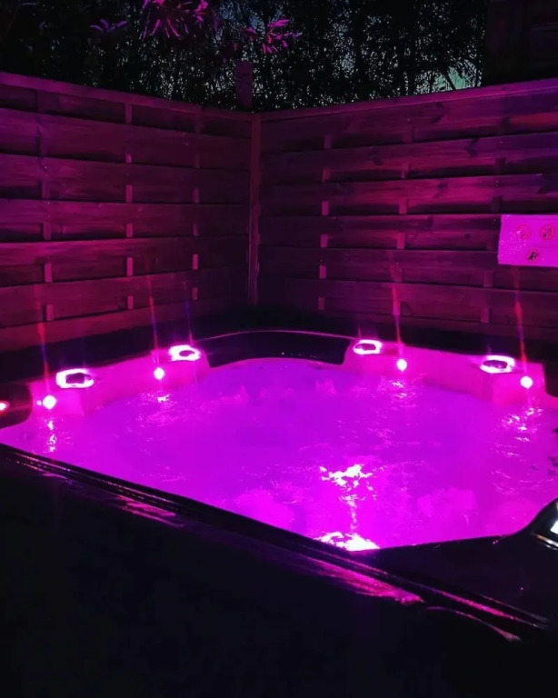 Les nuits insolites de la mothe - hébergement en bulle ou tiny house avec spa privatif