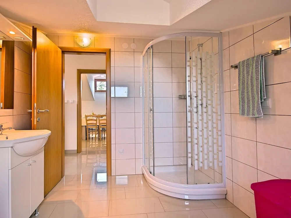 Spacious Villa for 12 Persons With Private Pool Near Rovinj and the Beach