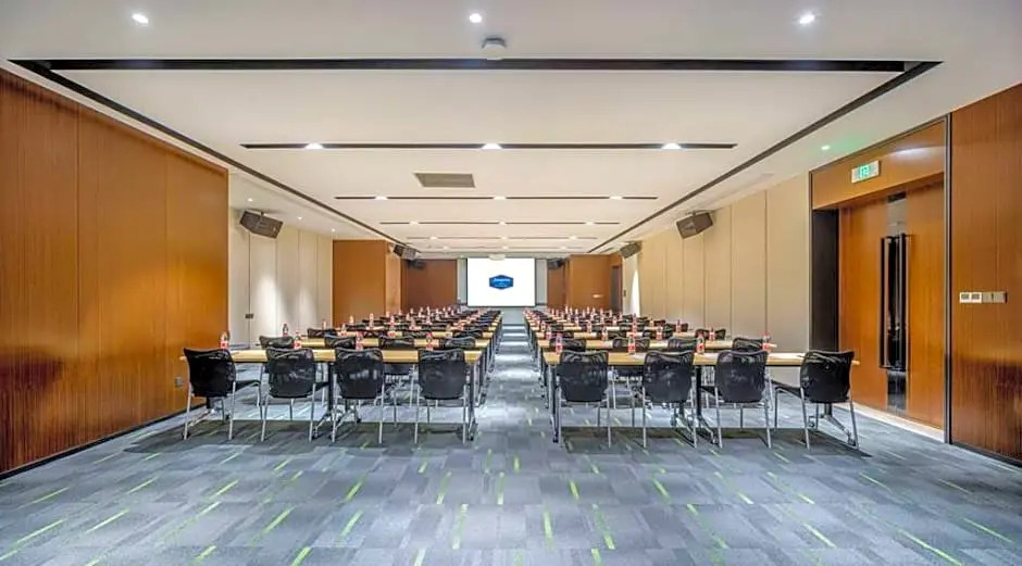 Hampton by Hilton Hangzhou Linping Hi-Railway Station