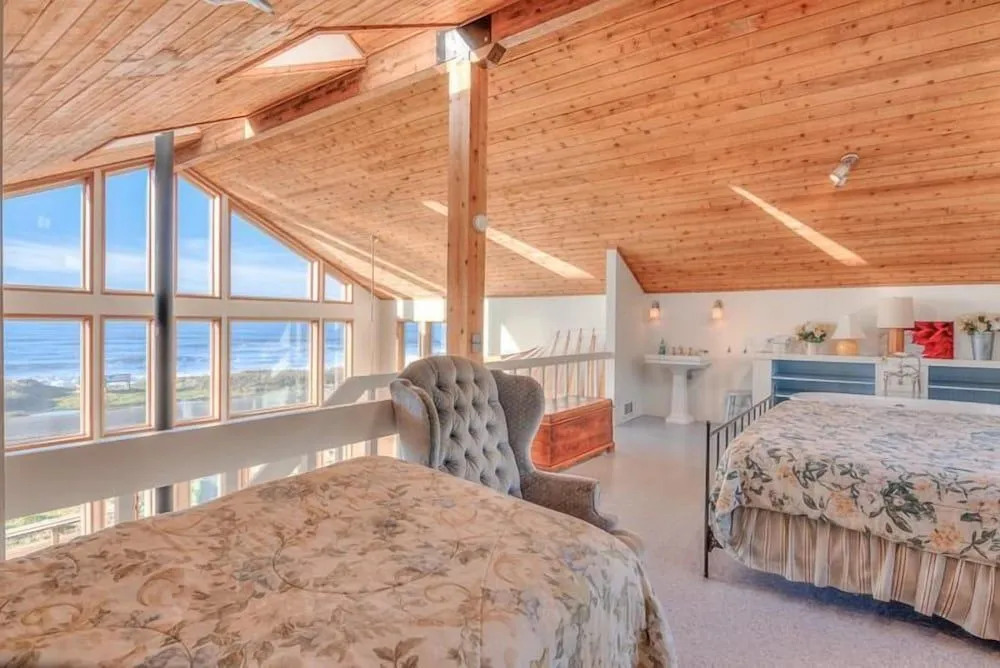Ocean View and Clawfoot Tub - Charming Coastal Retreat