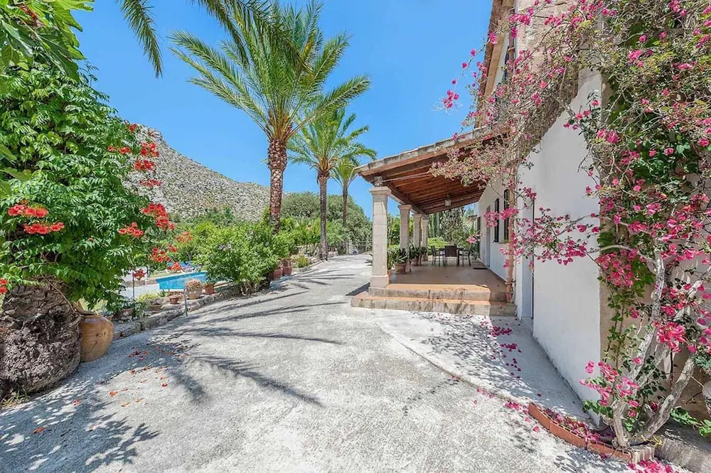Villa - 4 Bedrooms with Pool and WiFi - 108751