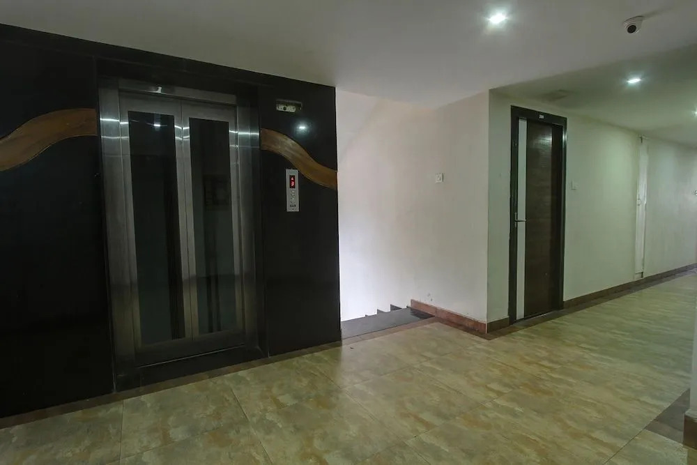 Capital O 46699 Hotel Insta