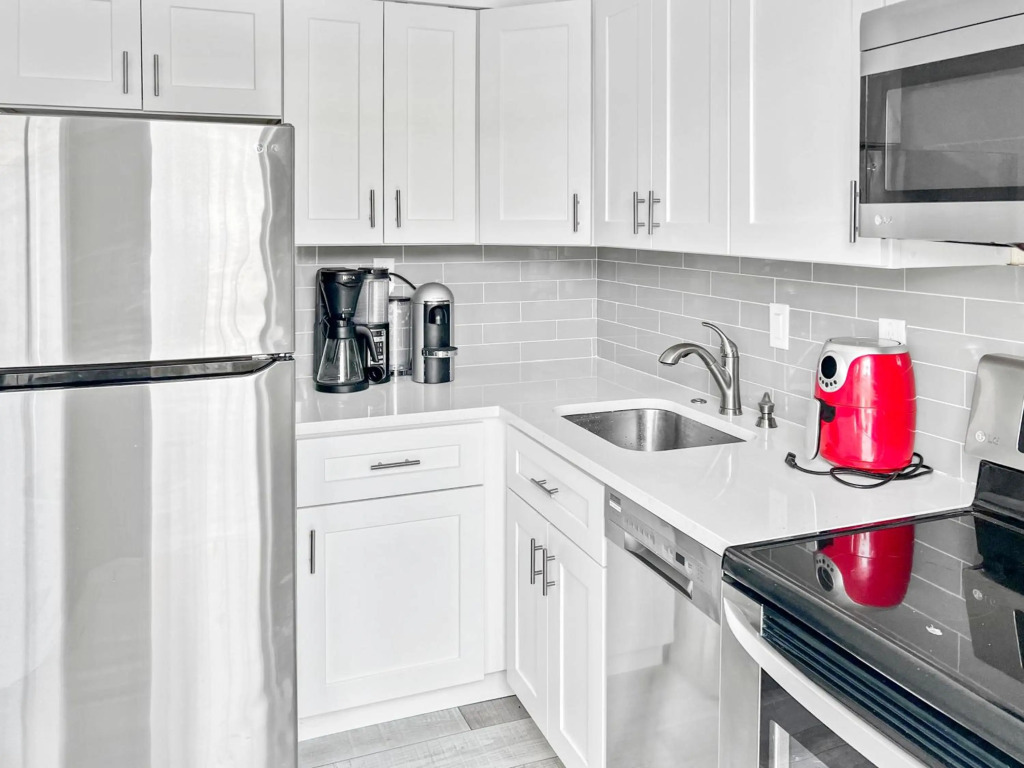 Tropical 2-Bedroom Apartment in Key West-like Home