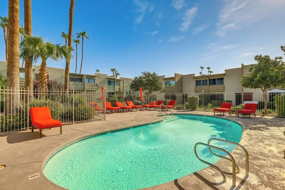 Unwind Poolside, Walk to Old Town! Scottsdale Unit