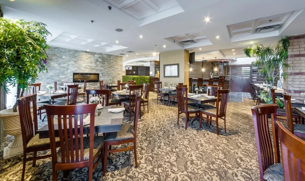 Monte Carlo Inn Airport Suites