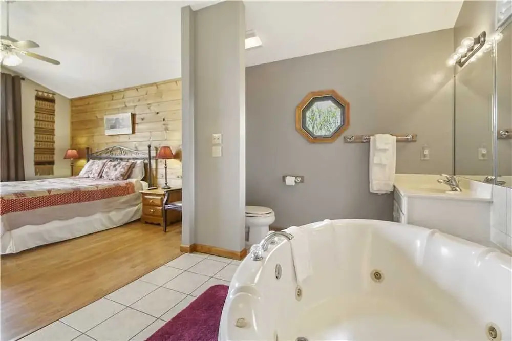 Autumn Leaves - Four Bedroom Cabin