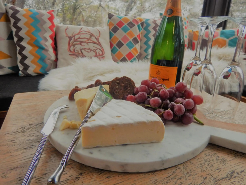 Mountain Retreat Suitable for 2 Families, Sleeps 8