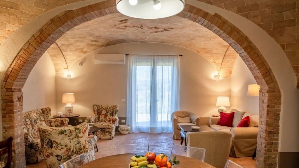 Thermal water and relaxation in Val D'Orcia-Podere La Piscina