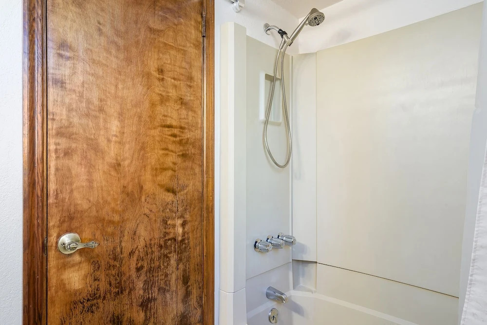 Shadow Run E109 - 2 Br Condo