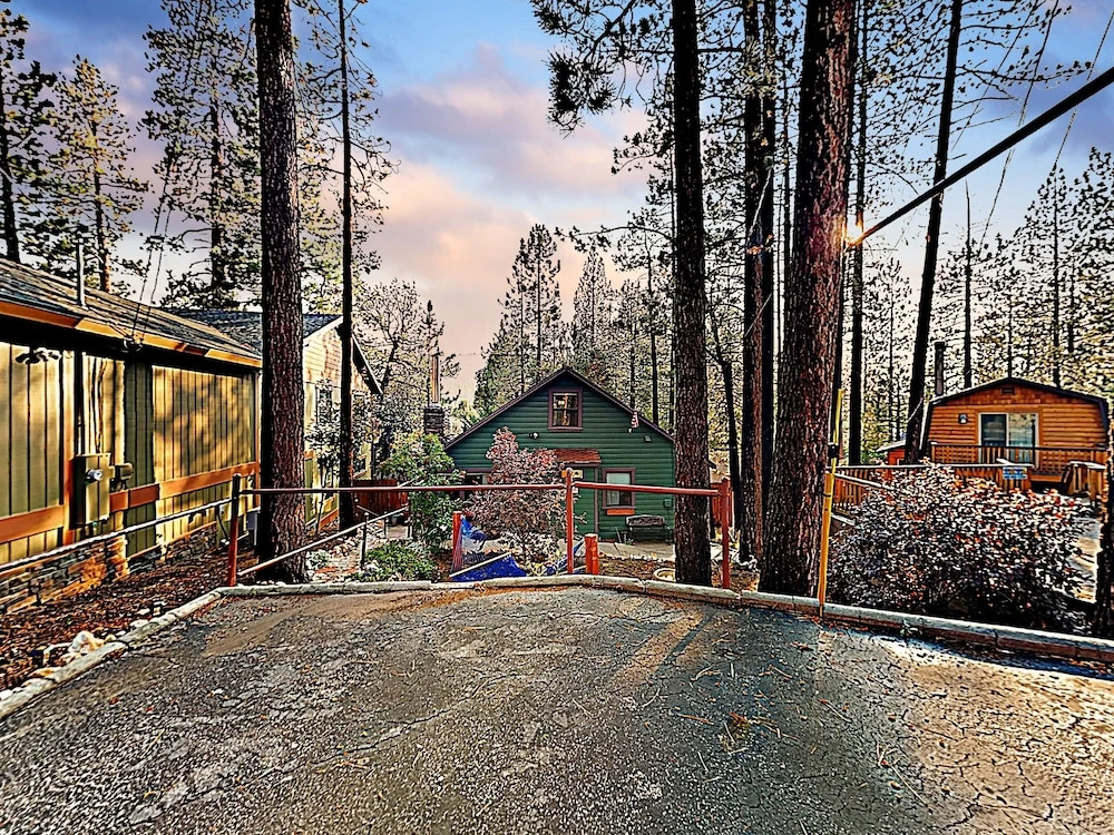 New Listing! Moonridge Maltby W/ Hot Tub 2 Bedroom Cabin
