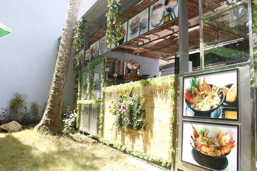 Pineapple Hotel