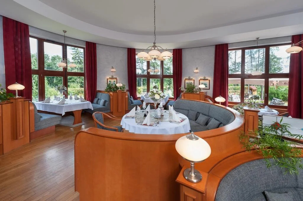 April hotel Panorama