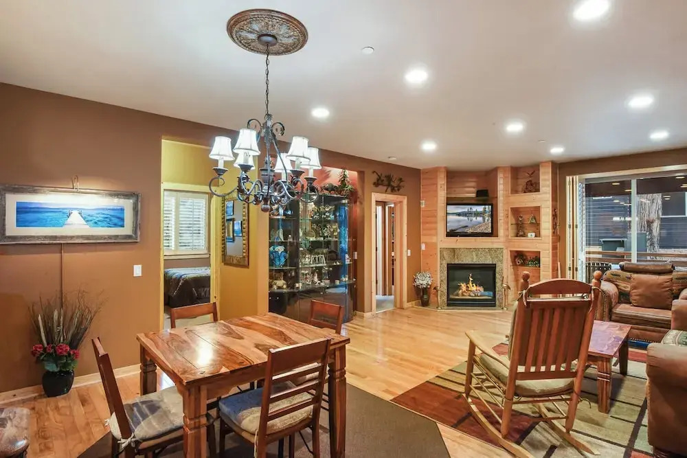 Crystal Charm Amazing 3 BDR Condo Close to Beaches, Casinos, & Skiing!