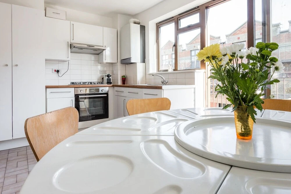 2 Bedroom Split Level Flat In The Heart Of Camden