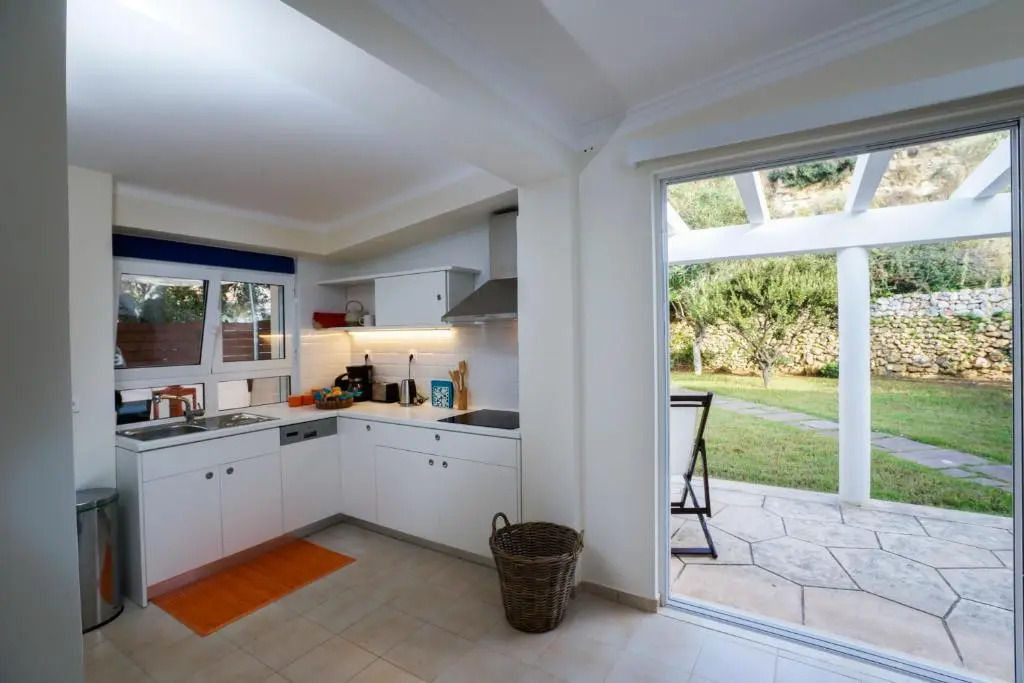 Beach Front House Kalamaki Bungalow
