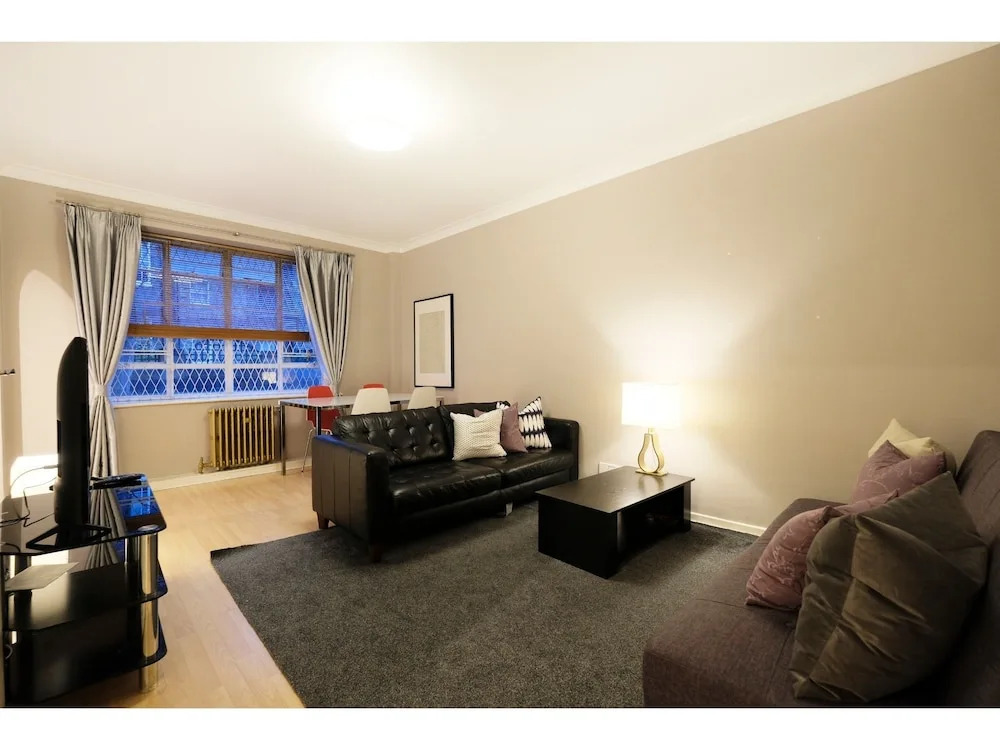 Bright and Spacious Flat in London - Sleeps 4