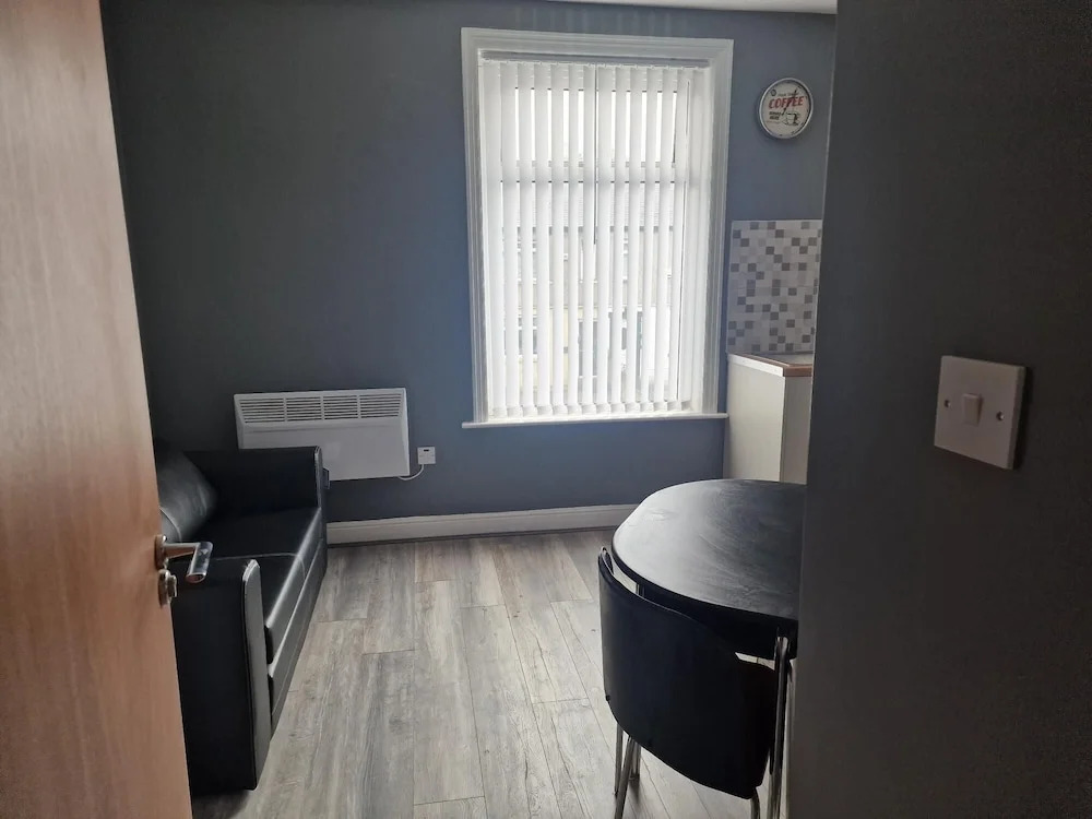 Impeccable 3-bed Apartment in Bradford to Explore