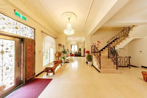 Four Seasons Duke Hostel