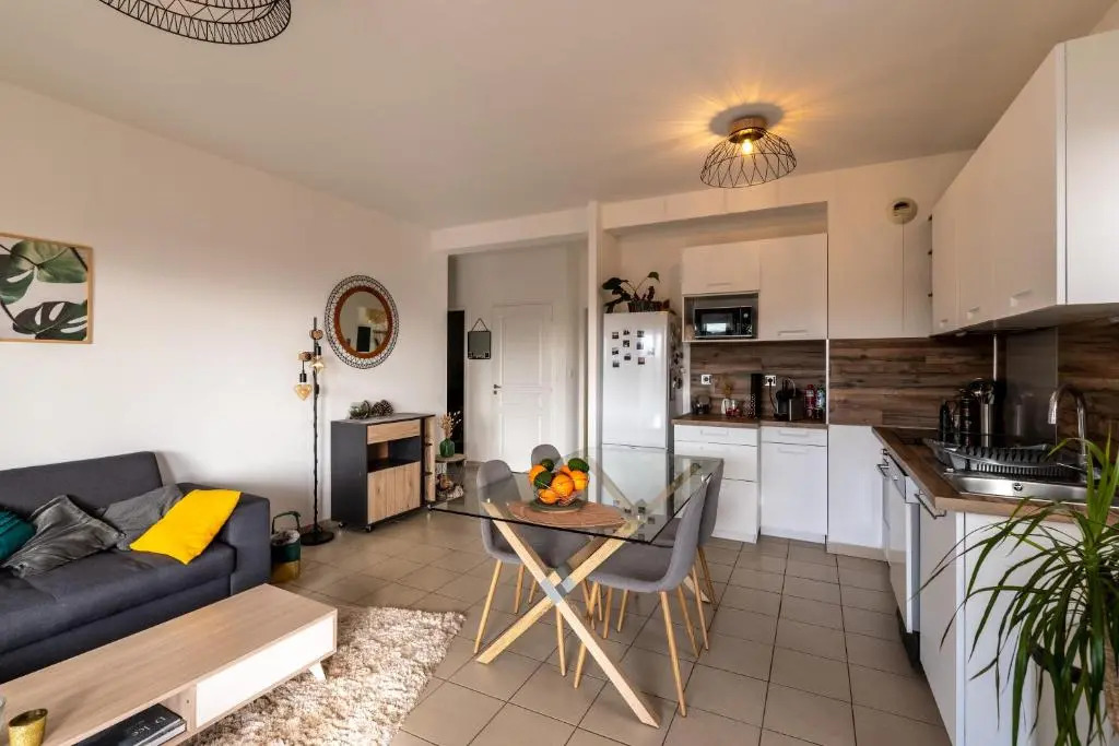 U Nidu - à Ajaccio, Magnifique appartement 4 couchages vue mer