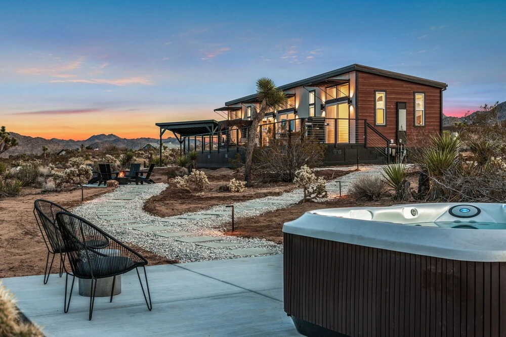 Sagebrush Bungalow - Modern Retreat W/hot Tub, Fire Pit And Bbq! 2 Bedroom Home by RedAwning