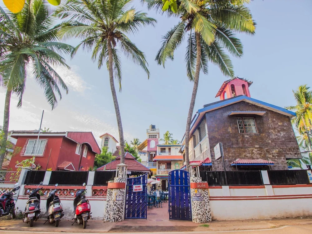 OYO 12902 Home Colourful Studio Home Candolim