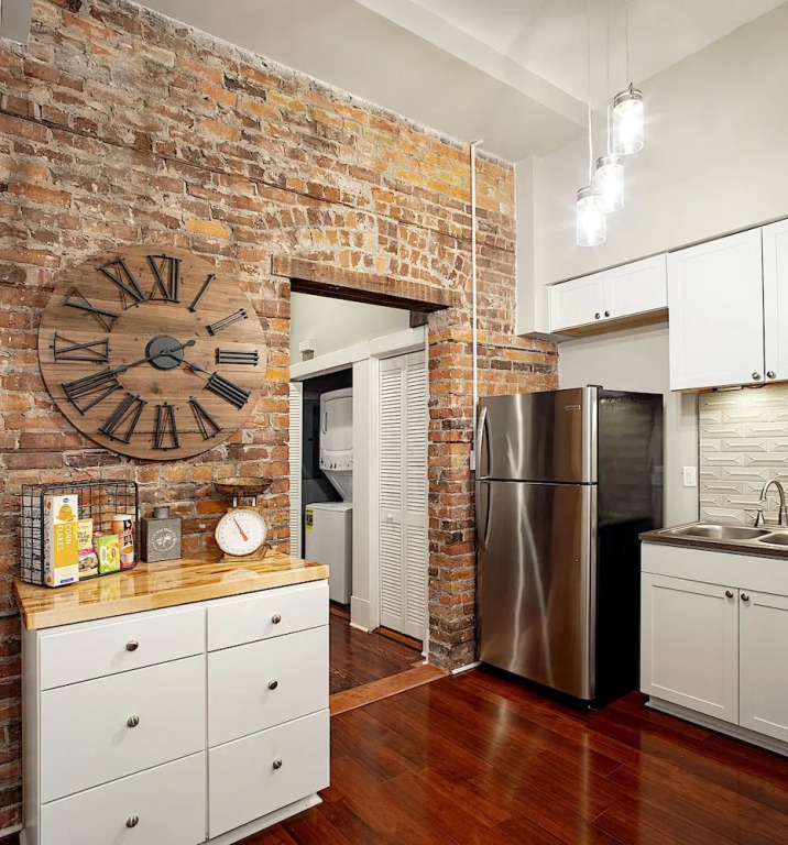 Elegant Brick 2 BR in downtown Savannah