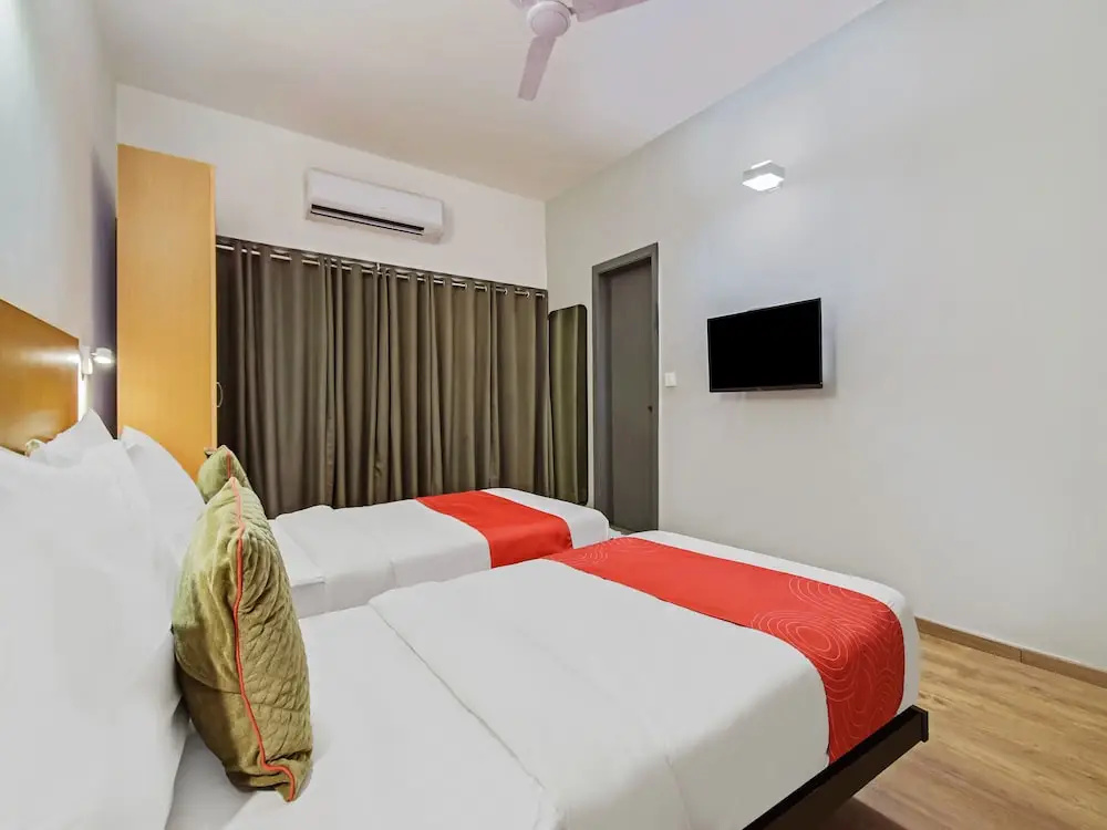 OYO Townhouse 030 Ashram Road Ahmedabad