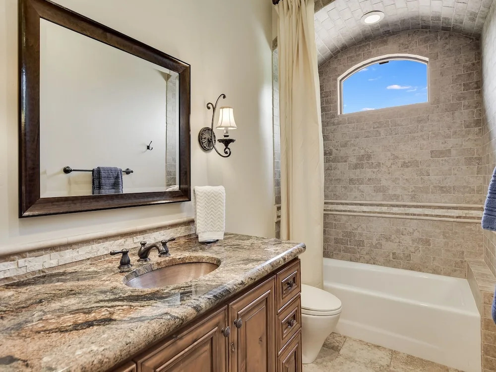 The Above Casa Tranquility Lake Austin 5 Bedroom Estate