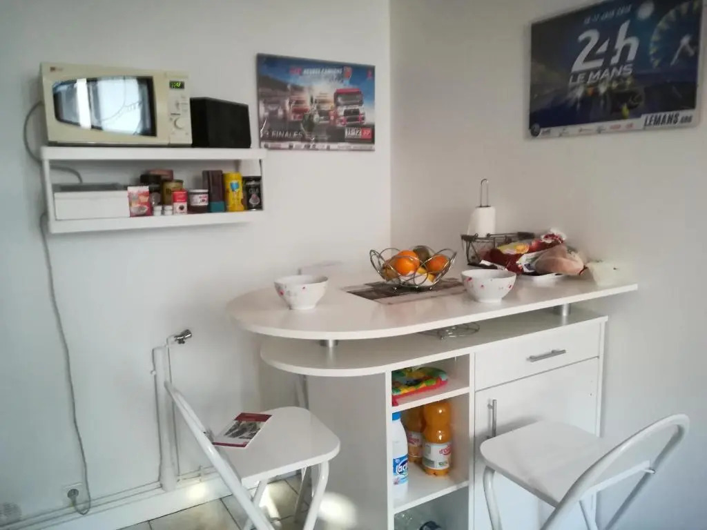 Le Petit Chalet -Appartement proche de la vieille ville , du centre ville et du Tram- PETIT DEJEUNER OFFERT