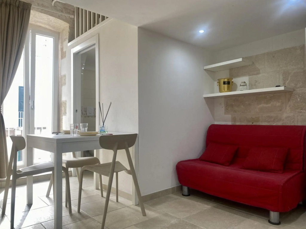 3 people, 1 bathroom, suitable for couples, central location, private terrace-Terrazza Cavour